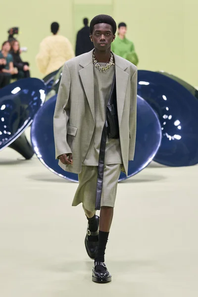 Look 50
